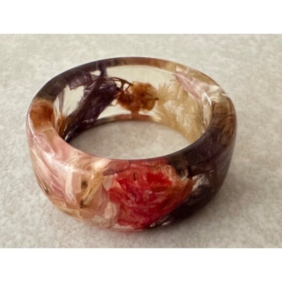 Jewelry - Vintage clear resin lucite preserved real genuine pink purple flowers ring 6.5